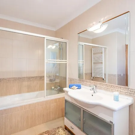 Quiet Near The Beach, Opcional Heated Pool