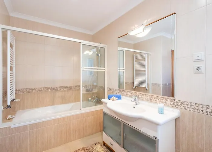 Quiet Near The Beach, Opcional Heated Pool