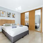 Quiet Near The Beach, Opcional Heated Pool ヴィラ *