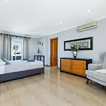 Quiet Near The Beach, Opcional Heated Pool ヴィラ アルブフェイラ
